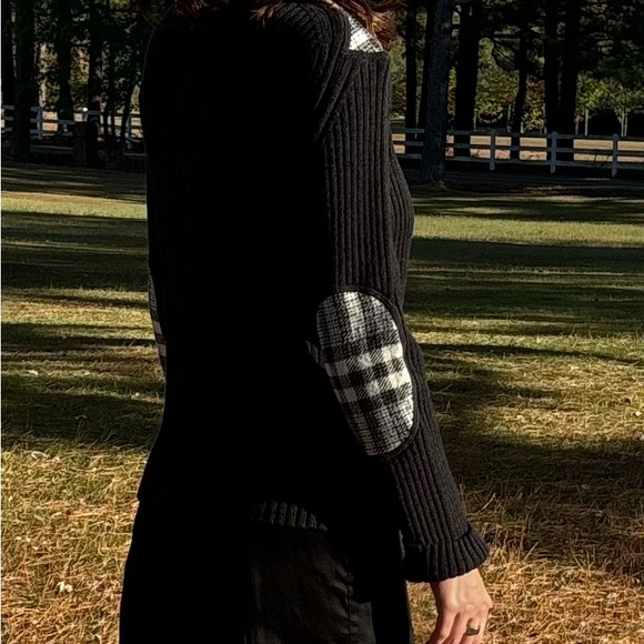 Authentic Burberry zipped sweater - Picture 2 of 3